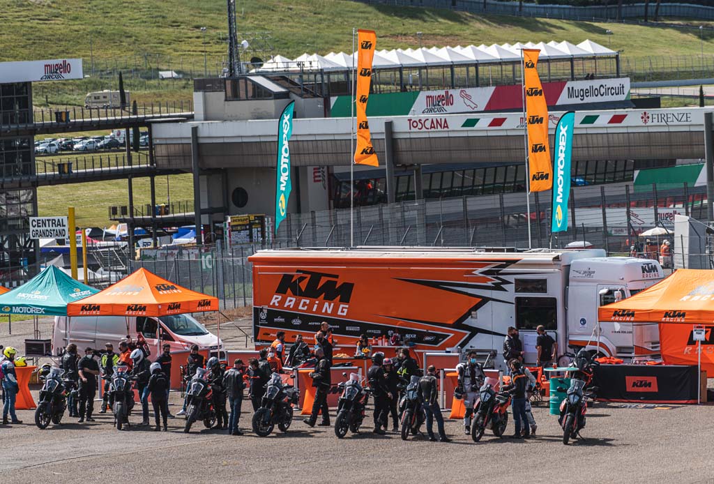 KTM-adv3