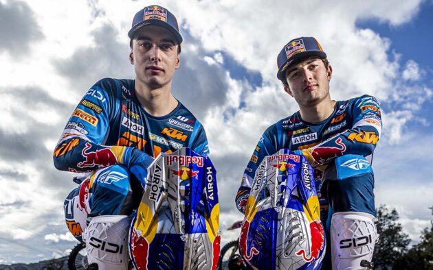 I fratelli Coenen al via del Supercross di Parigi 2026