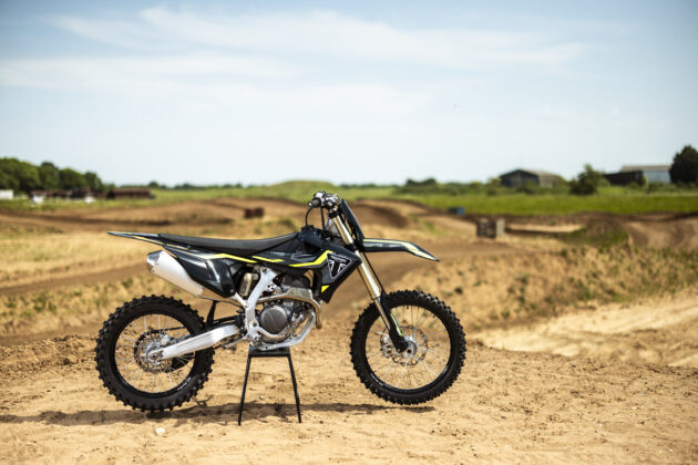 Triumph TF 250-X 2027: la moto campione del mondo MX2 si evolve